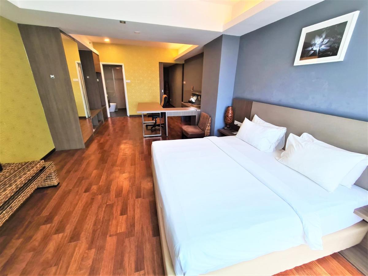 סובאנג ג'איה Nexus Regency Suites & Hotel מראה חיצוני תמונה