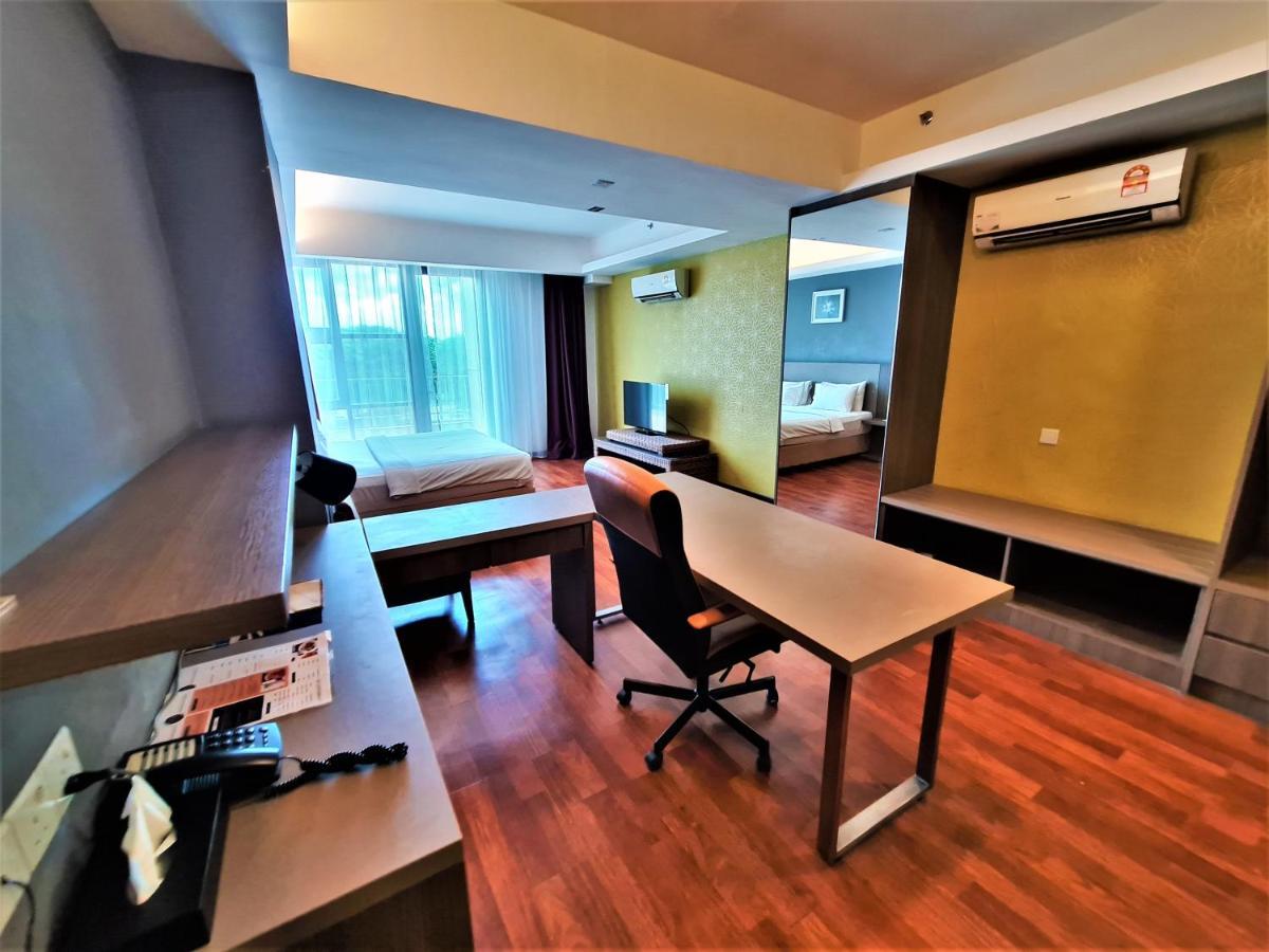 סובאנג ג'איה Nexus Regency Suites & Hotel מראה חיצוני תמונה