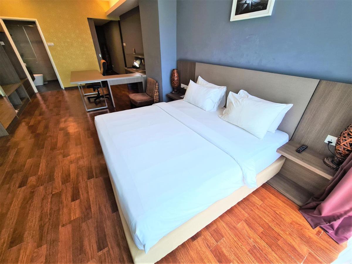 סובאנג ג'איה Nexus Regency Suites & Hotel מראה חיצוני תמונה